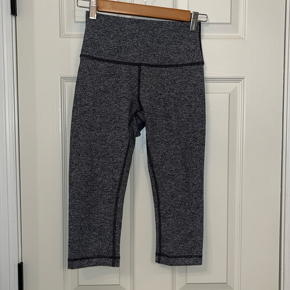 Lululemon Heathered Black Wunder Under High Rise 1/2 Tights Size 6 Running Yoga‎